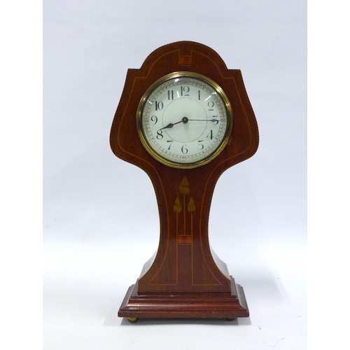 415 - Early 20th century marquetry inlaid mantle clock, 29cm