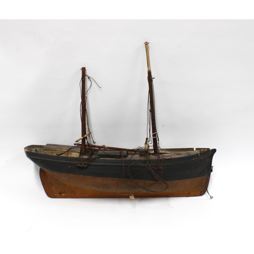 460 - Early 20th century model boat, 45 x 13cm.