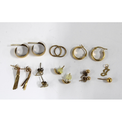 18 - Collection of yellow metal earrings