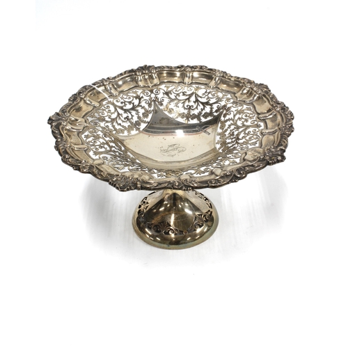 81 - Early 20th century silver pedestal bowl, Sheffield 1901, with foliate pierced decoration, 26cm diame... 