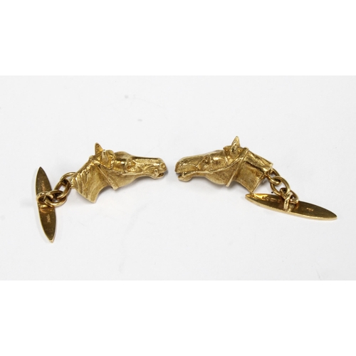 94 - A pair of 9ct gold horse head cufflinks, London 1995 (2)