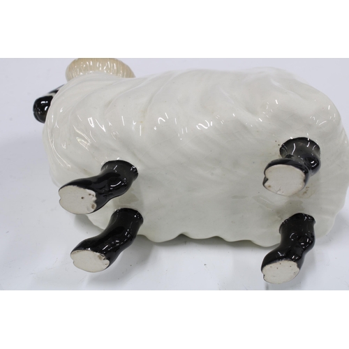 100 - Beswick black face ram and ewe (2) 17cm.