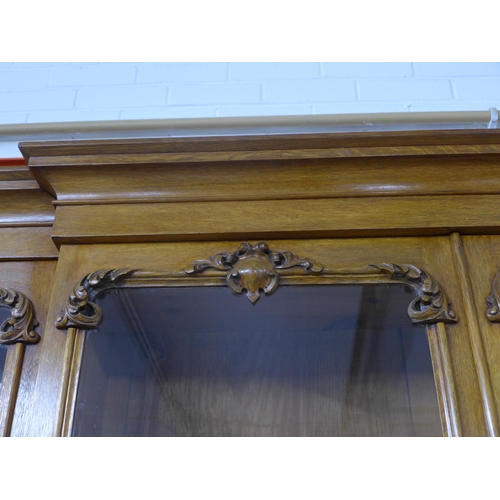 205 - Large oak breakfront library bookcase, early 20th century, cornice top with acorn carving over four ... 