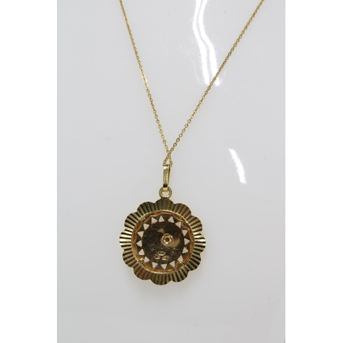 21 - Nefertiti gold pendant necklace, stamped 750 & K18