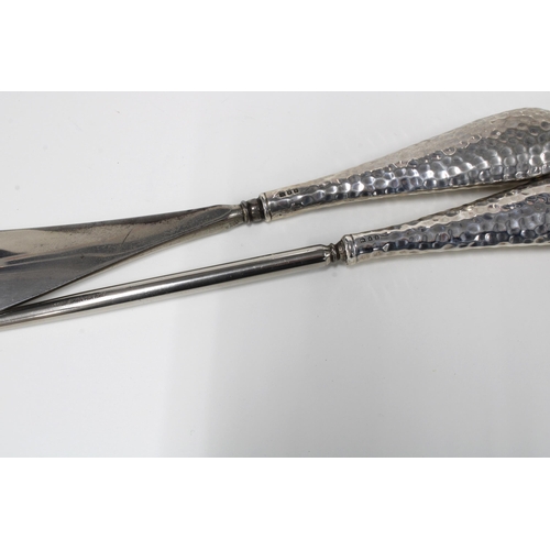 30 - George V silver handled shoe horn and button hook, London 1919 (2)