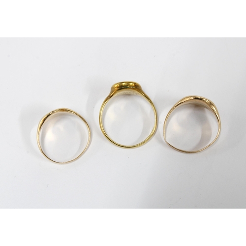 38 - 18ct gold signet ring with hallmarks for London 1926 together with two other signet rings with no ha... 