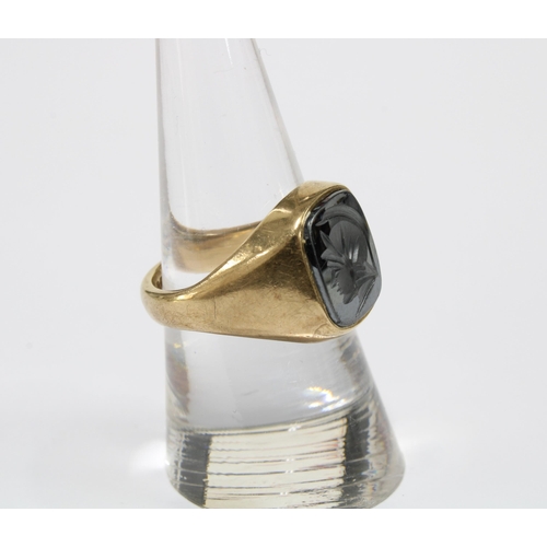 50 - 9ct gold hematite  intaglio ring, Birmingham 1994, size N