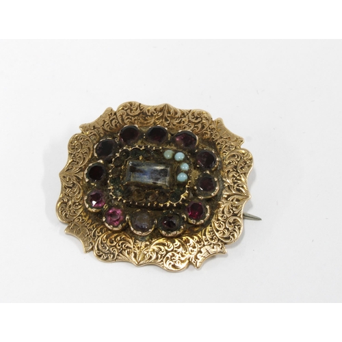 67 - Victorian yellow metal brooch with garnets , (a/f)