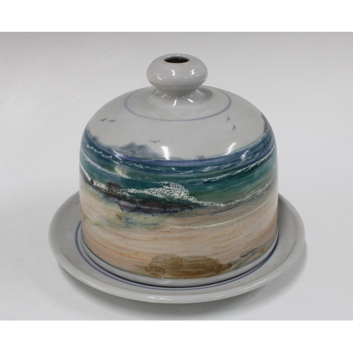 92 - Highland stoneware cheese dome and cover, 22cm.