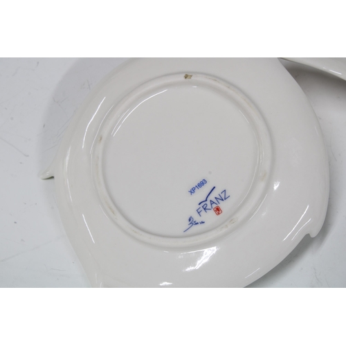 123 - Franz porcelain butterfly tea service with matching tray, spoon and dish, pattern (6)