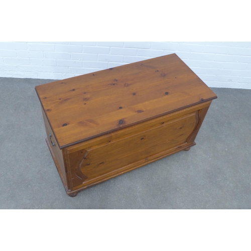 206 - Pine blanket box, 100 x 59 x 48cm.