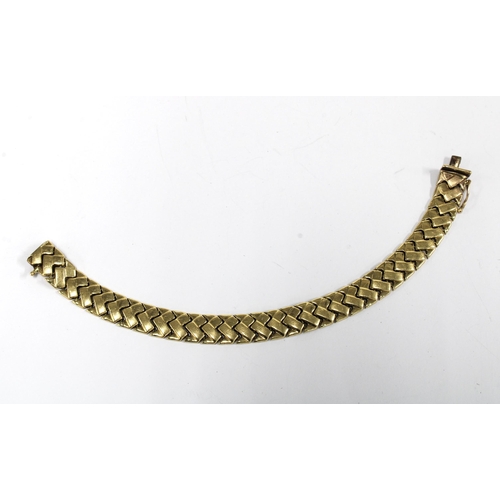 21 - 9ct gold bracelet, weave linked, stamped 9k