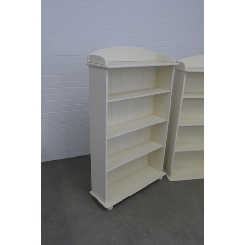 263 - A pair of modern white open bookcases (2) 90 x 150 x 30cm.