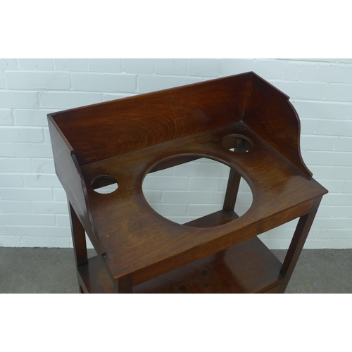 271 - 19th century mahogany washstand, 64 x 101 x 39cm.