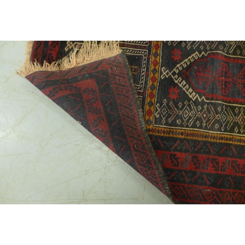 280 - Persian prayer rug with red field, 140 x 85cm.