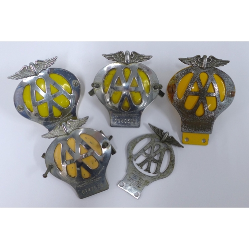 301 - A collection of AA car badges and a vintage AA Callsafe portable emergency car phone in holder (7)