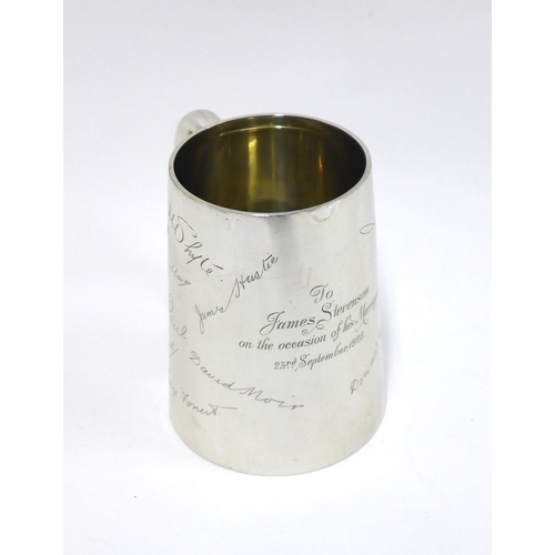 62 - George V silver tankard, Birmingham 1925, with engraved signatures,  12cm