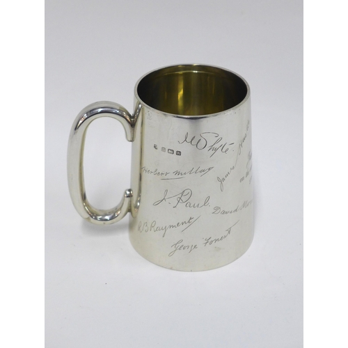 62 - George V silver tankard, Birmingham 1925, with engraved signatures,  12cm