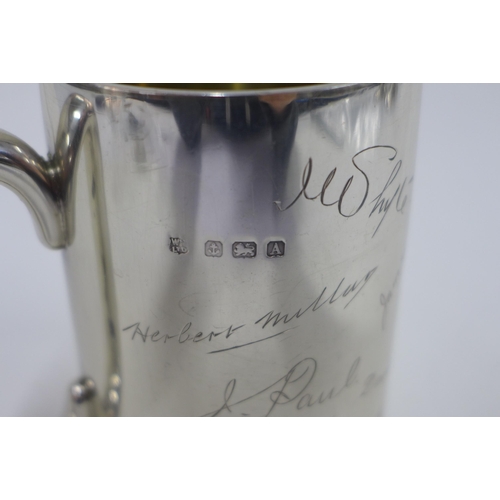 62 - George V silver tankard, Birmingham 1925, with engraved signatures,  12cm