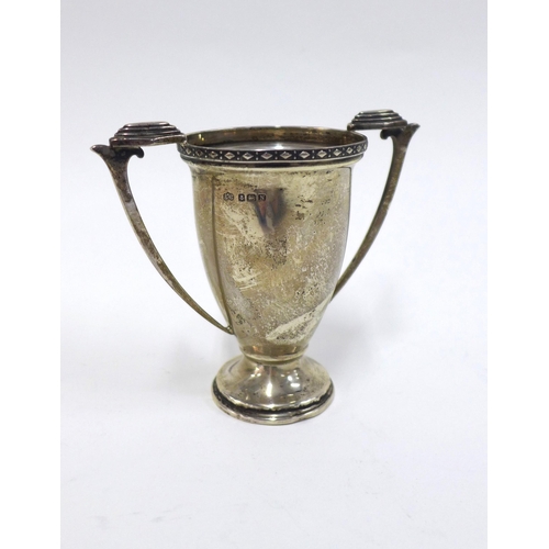 76 - Elkington & co small silver trophy cup, Birmingham 1937, 10cm