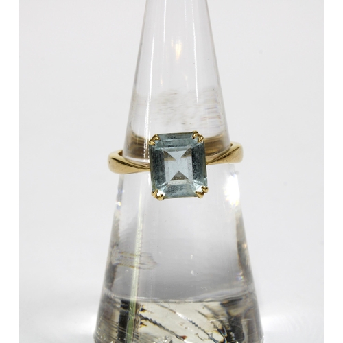 9 - An Edwardian 18ct gold and aquamarine ring, hallmarks for Birmingham 1906, size K