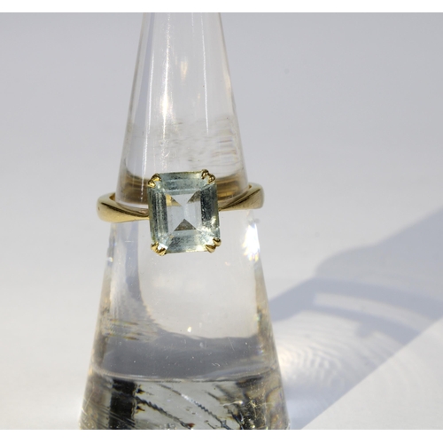 9 - An Edwardian 18ct gold and aquamarine ring, hallmarks for Birmingham 1906, size K