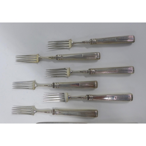 90 - Set of six silver knives and forks, makers mark for Moses Brent, London circa 1812 (12)