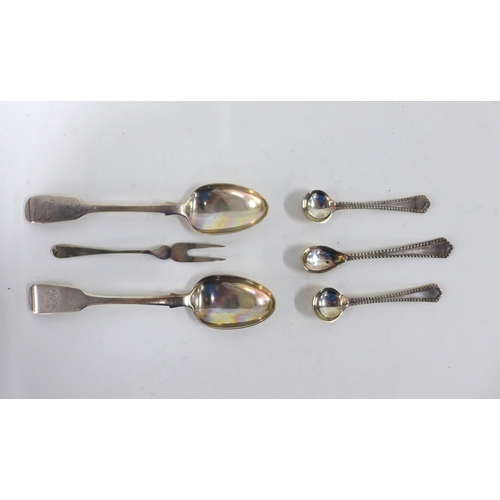 98 - 3 silver condiment spoons, a silver pickle fork and two early Victorian silver teaspoons, London 184... 