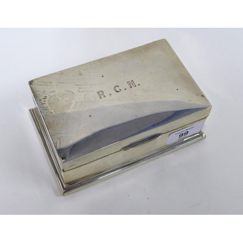 99 - George V silver table cigarette box, London 1923, 15 x 10cm