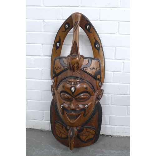 400 - Tribal style wall mask inlaid with cowrie shells, 80cm