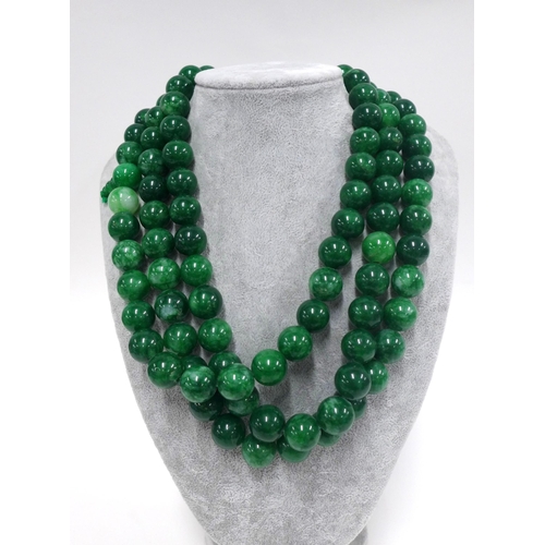 10 - Vintage strand of large jadeite beads, single row