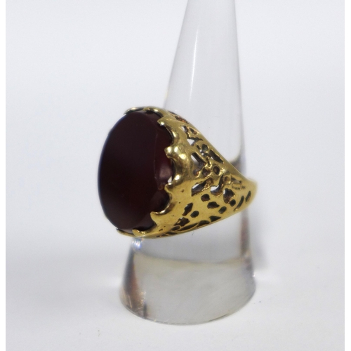 14 - 9ct gold ring with a circular polished hardstone / carnelian, claw set on a pierced shank , stamped ... 