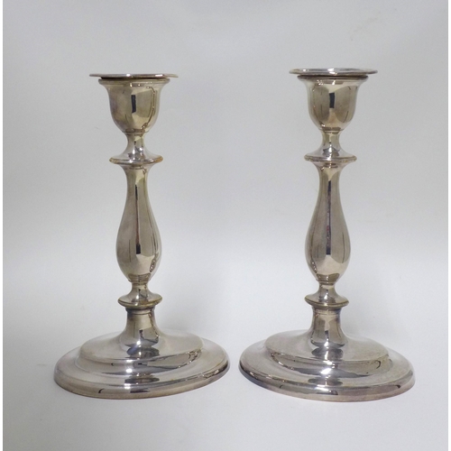 33 - A pair of sheffield plate on copper knop stemmed candlesticks, (2) 25cm