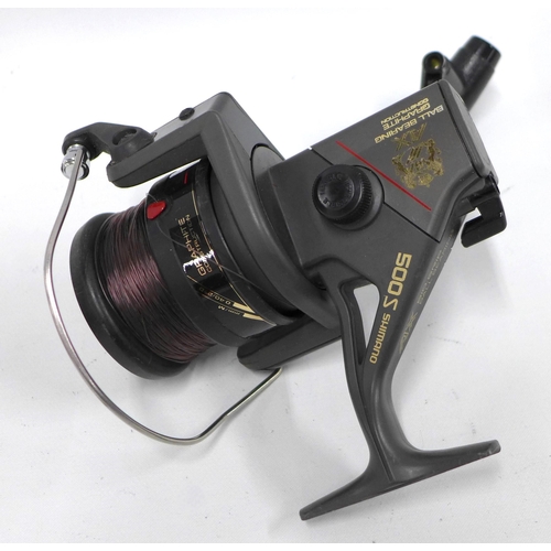 383 - Shimano 500 graphite spinning wheel, together with a Daiwa salmon reel and another salmon reel (3)