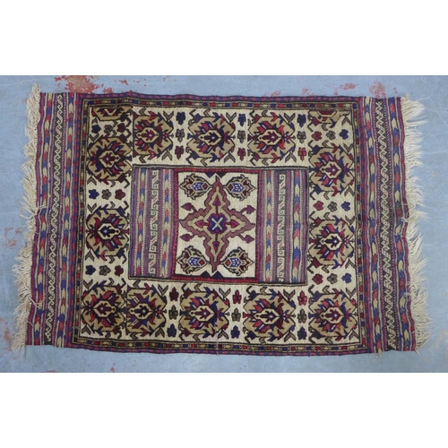 432 - Eastern wool rug, 140 x 91cm.