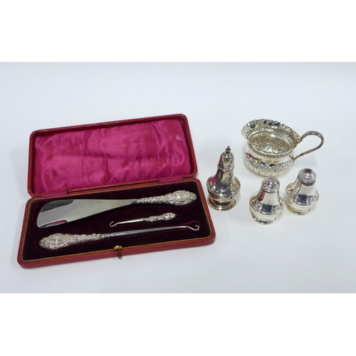 68 - Late Victorian silver cream jug, London 1900, a Birmingham silver three part cruet set and a silver ... 