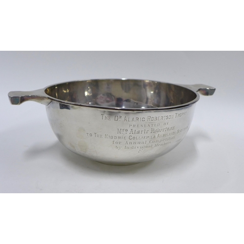 85 - A large George V silver presentation quaich, Edinburgh 1922, the Dr Alaric Robertson Trophy,  32cm a... 