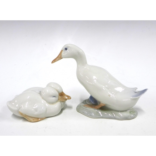 103 - Two Royal Copenhagen geese, model numbers 1192 & 915, taller 10cm (2)