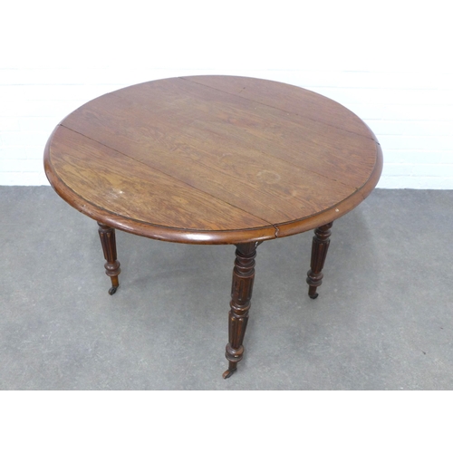 204 - Late 19th / early 20th century oak drop leaf table with two leafs, on flute legs,  100 x 70 x 100cm.