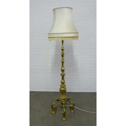 246 - A Heavy brass knop stem standard lamp, standing on four scrolling feet, complete with shade  174cm.