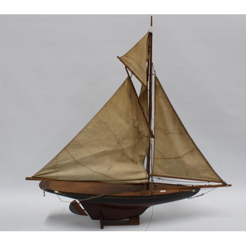 462 - Model pond yacht with cloth sails and painted wood hull, 73cm long