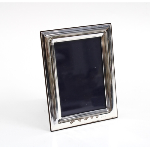 72 - A contemporary silver photograph frame, London 2012, 12 x 9cm