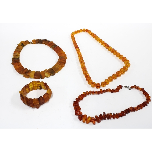 37 - A chunky amber necklace with matching bracelet and two amber bead necklaces (4)