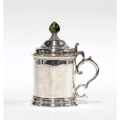 62 - Royal Irish silver mustard pot, Dublin 1967, green marbled finial and blue glass liner, 10cm