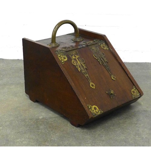 520 - Mahogany and brass mounted purdonium, 34 x 30 x 46cm.