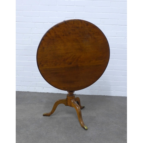 521 - Mahogany tilt top table, the circular top on a pedestal base with tripod legs with brass caps,  74 x... 