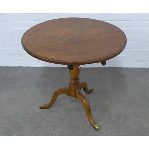 521 - Mahogany tilt top table, the circular top on a pedestal base with tripod legs with brass caps,  74 x... 