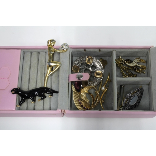 14 - A collection of costume jewellery brooches in a pink leather jewel box