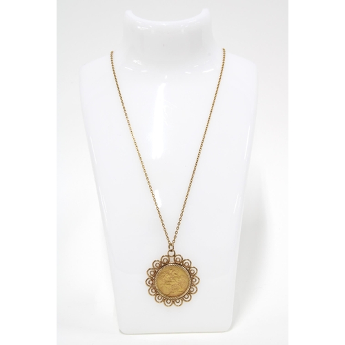 55 - Queen Victoria gold sovereign pendant, dated 1900, in a 9ct gold mount with 9ct trace link chain