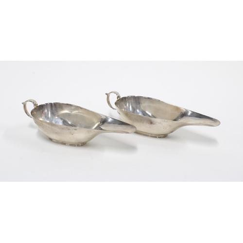 61 - A pair of George V silver sauceboats, Birmingham 1935 16cm long (2)